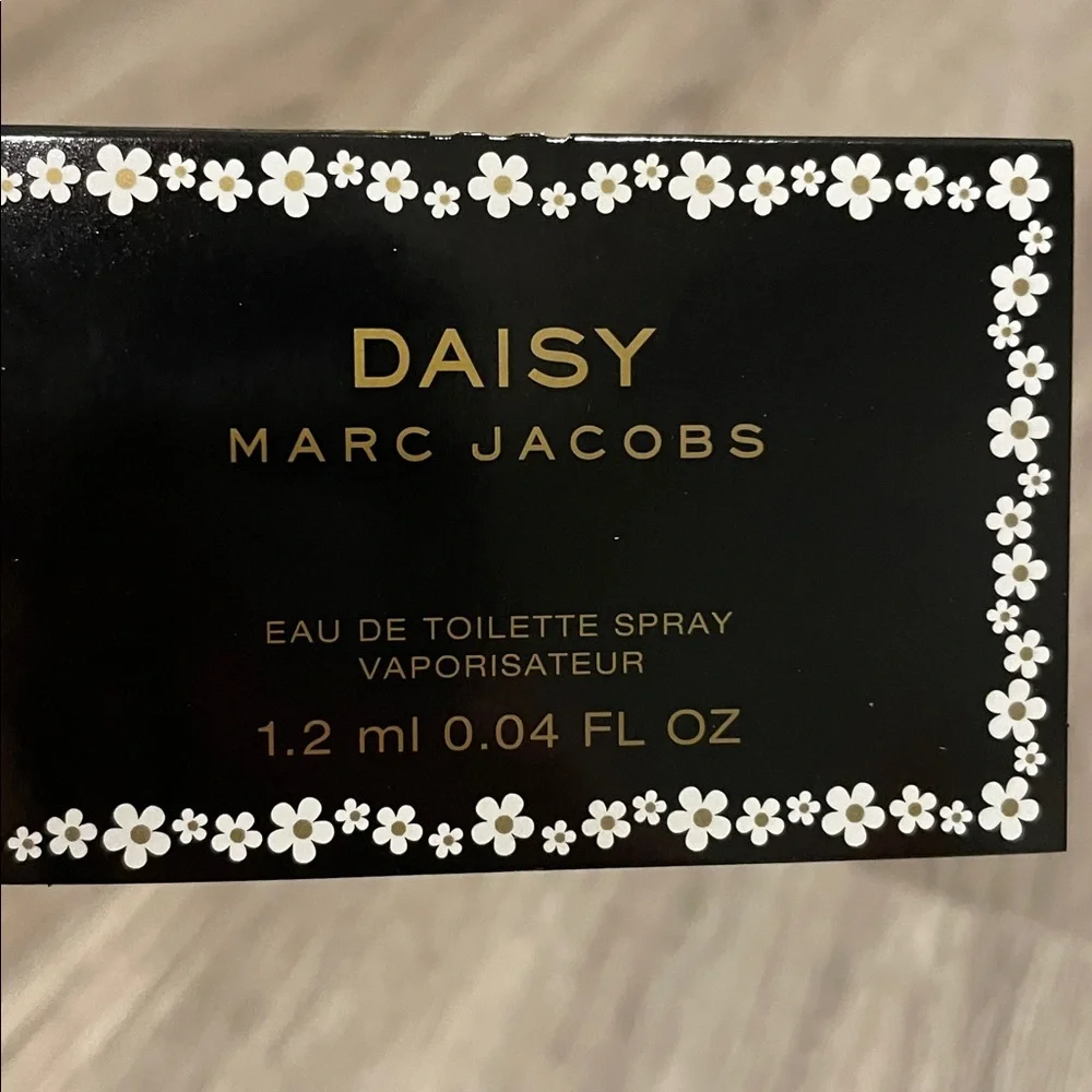 NEW Set of 2 Daisy by Marc Jacobs Carded Vial Samples 1.2 ml‎ each